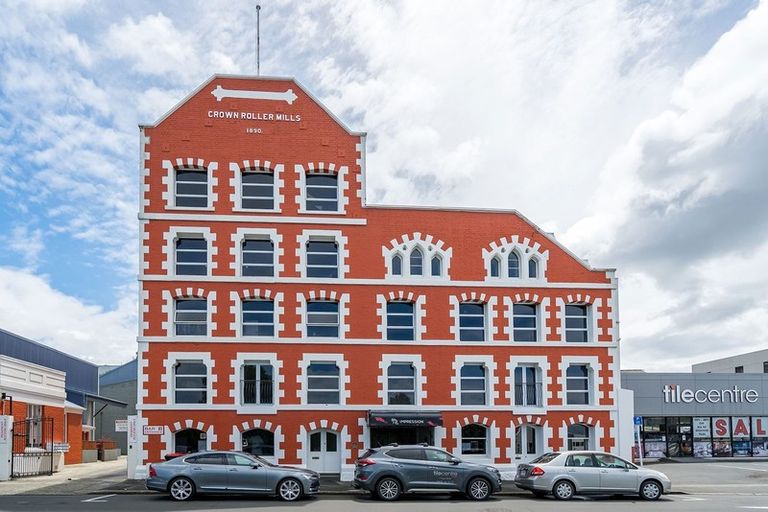 Photo of property in 2/2 Manor Place, Dunedin Central, Dunedin, 9016