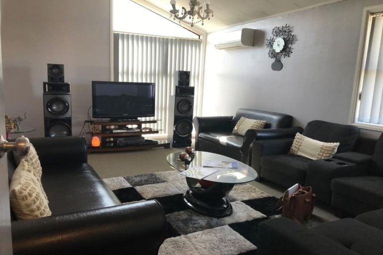 Photo of property in 48 Othello Drive, Clover Park, Auckland, 2023