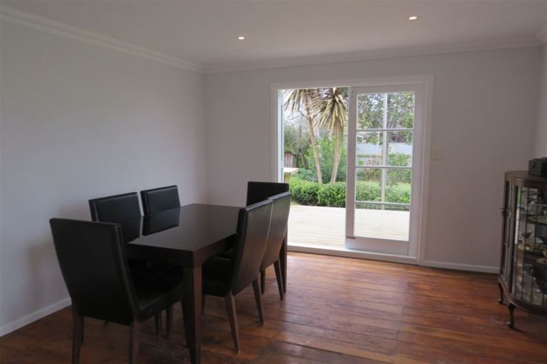 Photo of property in 23 Queenwood Road, Levin, 5510