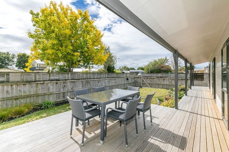 Photo of property in 110 Oakfield Crescent, Pukete, Hamilton, 3200