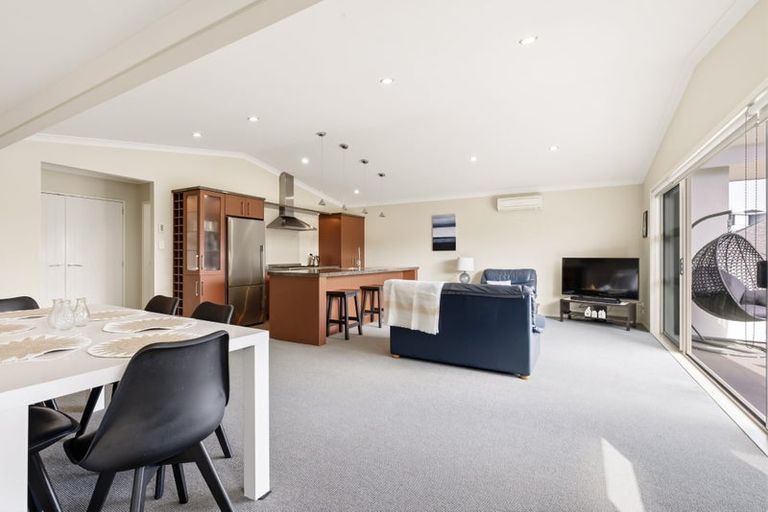 Photo of property in 2/17 Tremaine Avenue, Two Mile Bay, Taupo, 3330