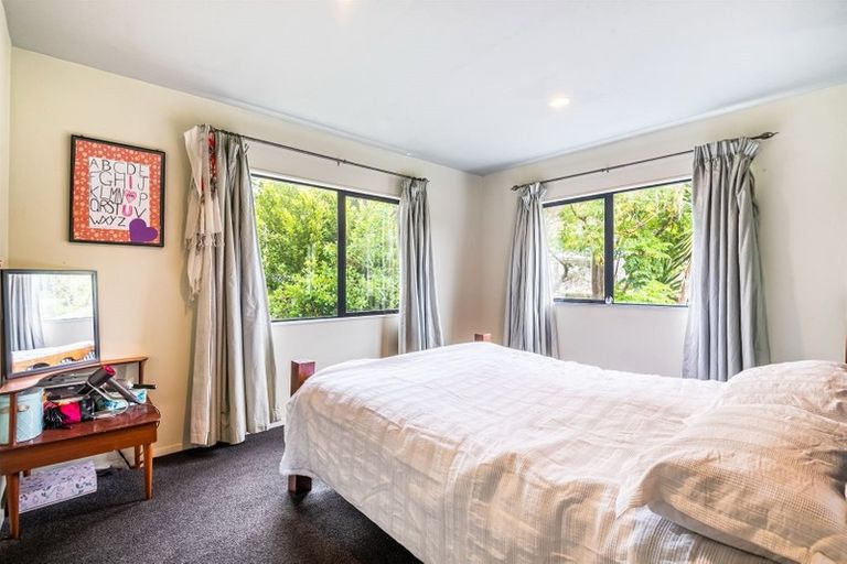 Photo of property in 6a Tallington Crescent, Torbay, Auckland, 0630