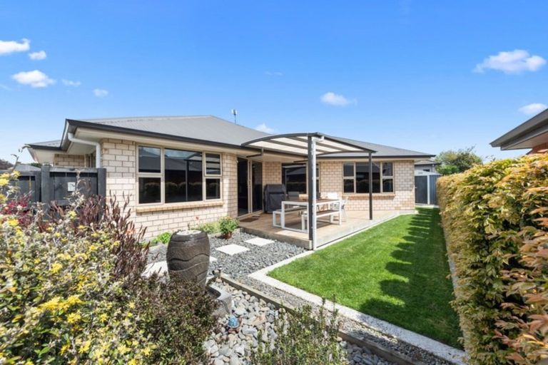 Photo of property in 18 Gibbston Close, Huntington, Hamilton, 3210