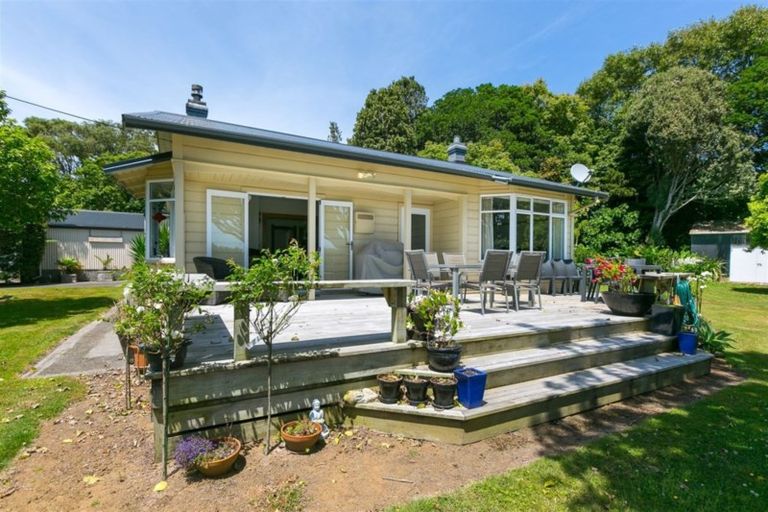 Photo of property in 160 Henwood Road, Paraite, New Plymouth, 4372