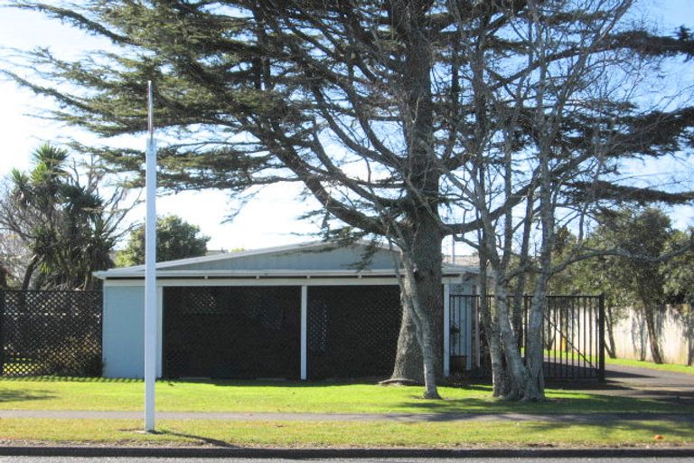 Photo of property in 2/10 Kelvin Road, Papakura, 2110