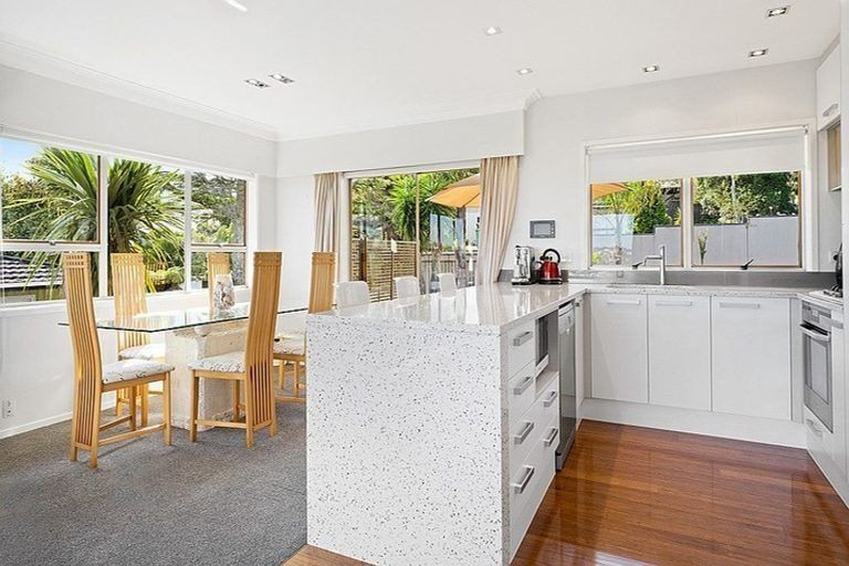 Photo of property in 52 Chelsea View Drive, Chatswood, Auckland, 0626