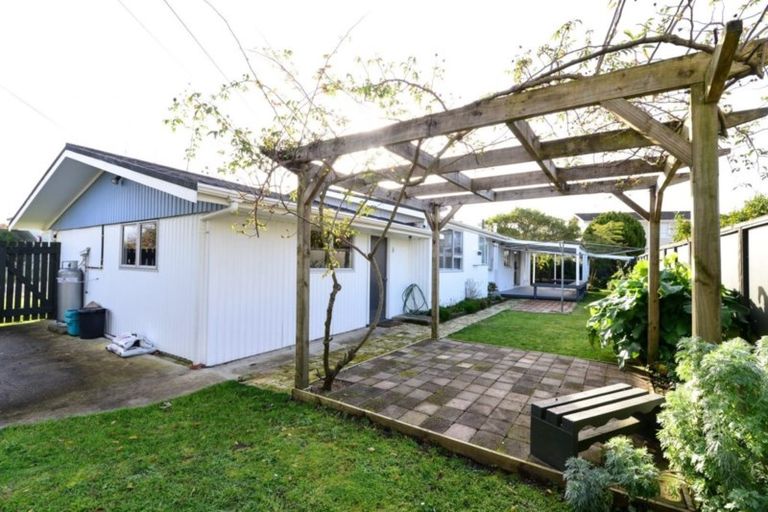 Photo of property in 2 Montana Place, Dinsdale, Hamilton, 3204