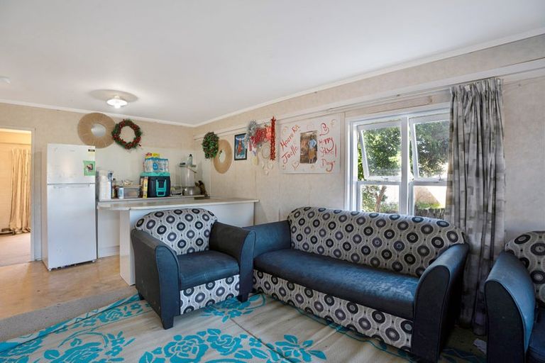 Photo of property in 639 Swanson Road, Swanson, Auckland, 0612