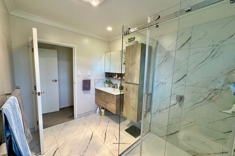 Photo of property in 121 Muir Avenue, Mangere Bridge, Auckland, 2022