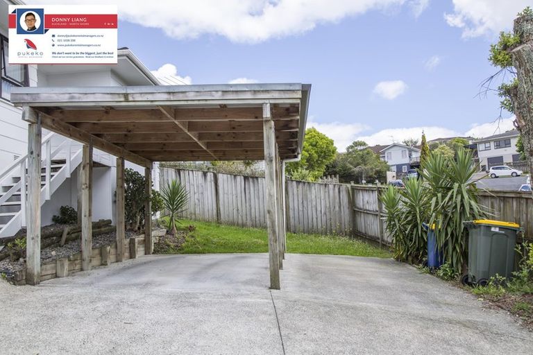 Photo of property in 12 Tetrarch Place, Totara Vale, Auckland, 0629