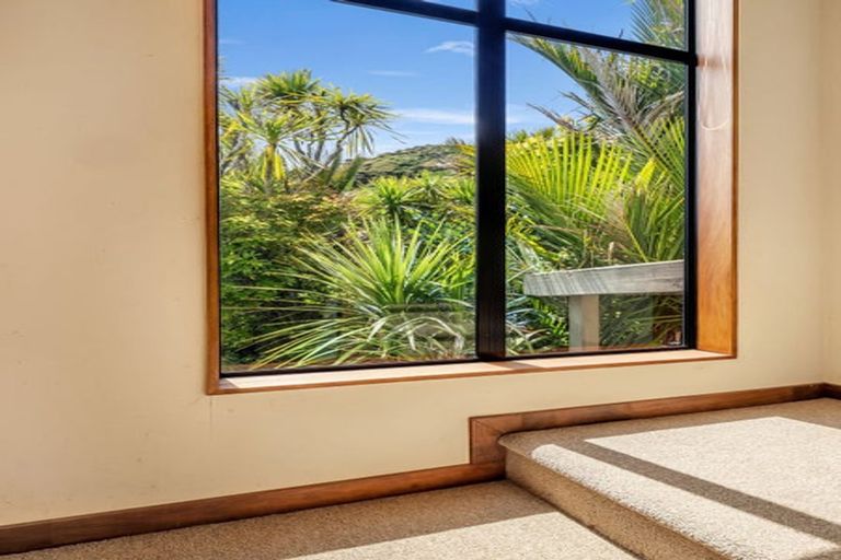 Photo of property in 117 Seaview Road, Piha, New Lynn, 0772