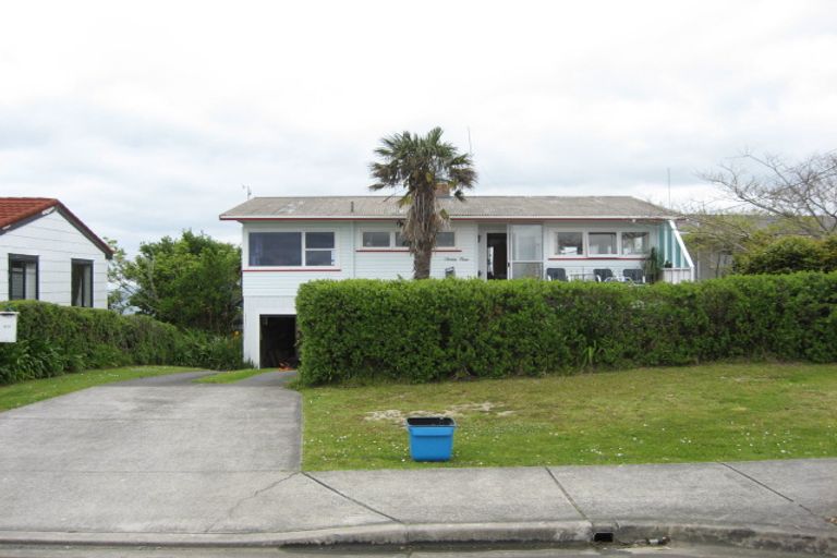 Photo of property in 49 Roberts Road, Matakatia, Whangaparaoa, 0930