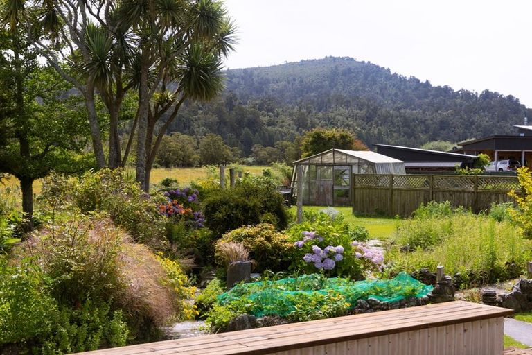 Photo of property in 327 Wanganui Flat Road, Harihari, 7884