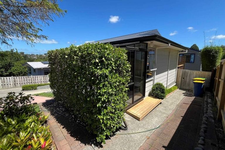 Photo of property in 7 Lavery Place, Sunnynook, Auckland, 0632