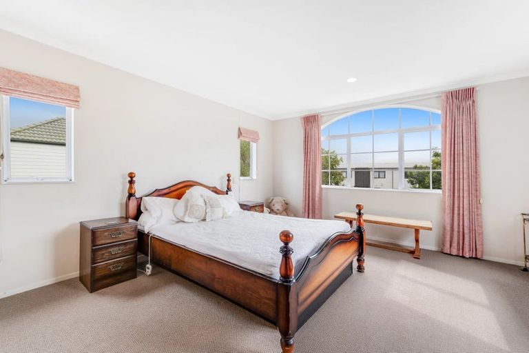 Photo of property in 198 Botany Road, Botany Downs, Auckland, 2010