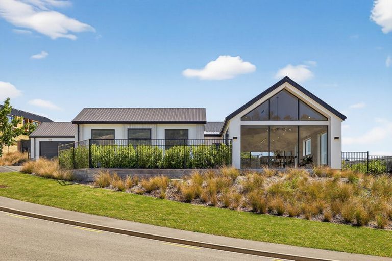 Photo of property in 6 Round Hill Rise, Cracroft, Christchurch, 8022