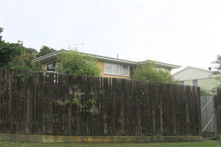 Photo of property in 6 Beauzami Crescent, Ascot Park, Porirua, 5024