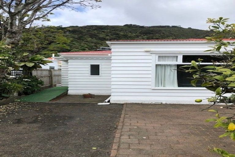 Photo of property in 11 Oroua Street, Eastbourne, Lower Hutt, 5013
