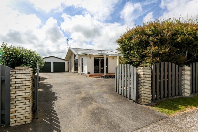 Photo of property in 5 John Guthrie Place, Merrilands, New Plymouth, 4312