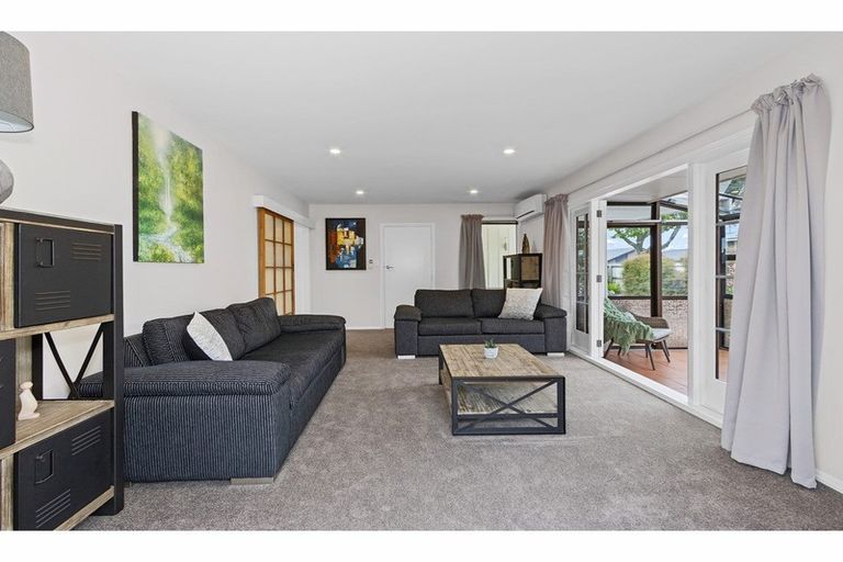 Photo of property in 324 Yaldhurst Road, Avonhead, Christchurch, 8042