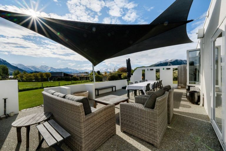 Photo of property in 302 Beacon Point Road, Wanaka, 9305
