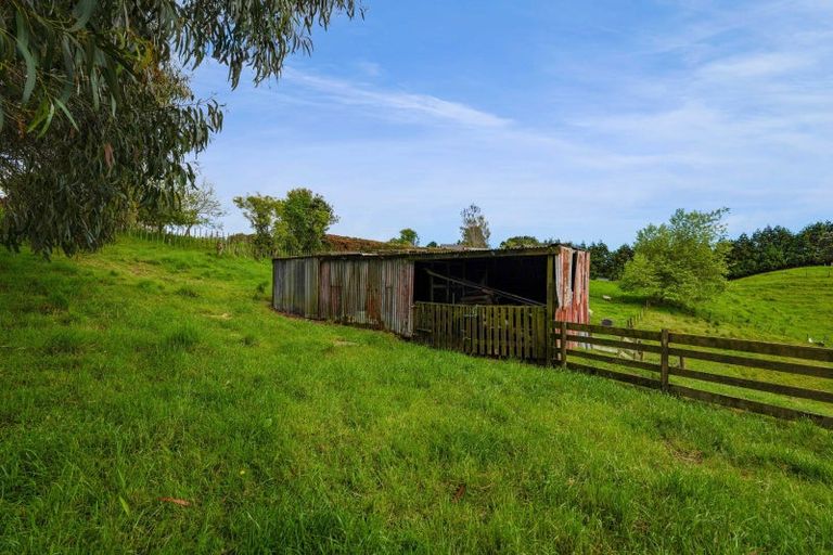 Photo of property in 275 Henwood Road, Paraite, New Plymouth, 4372