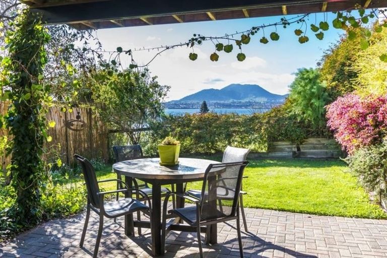 Photo of property in 1/3 Sylvia Place, Acacia Bay, Taupo, 3330