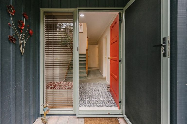 Photo of property in 8a Williams Terrace, Fitzherbert, Palmerston North, 4410