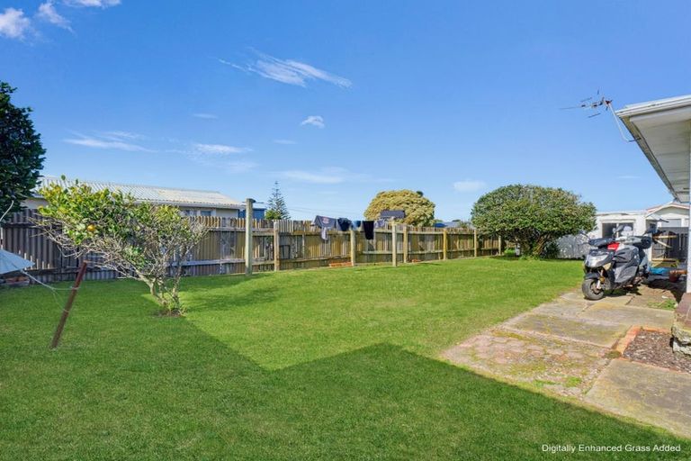 Photo of property in 12 Mosston Road, Castlecliff, Whanganui, 4501