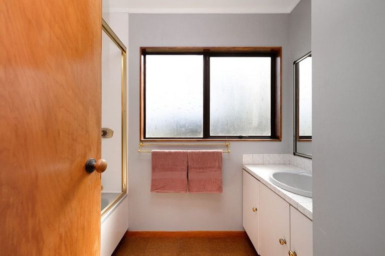 Photo of property in 12 Nettlingham Place, Te Puke, 3119