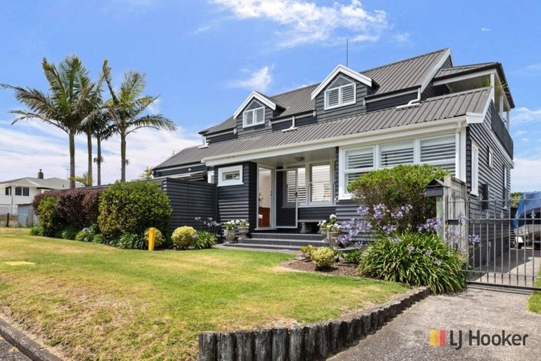 Photo of property in 1 Queen Street, Waihi Beach, 3611