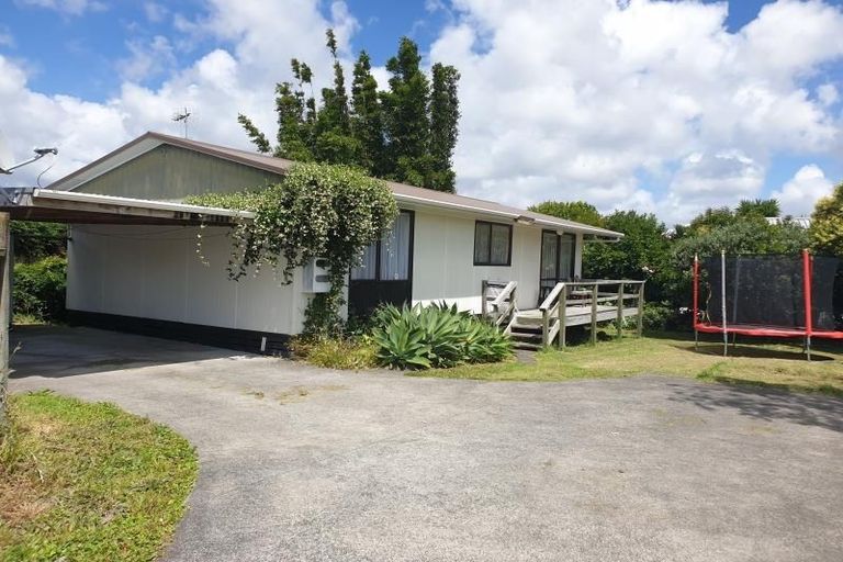 Photo of property in 1/9 Kirrie Avenue, Te Atatu South, Auckland, 0610