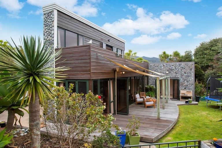 Photo of property in 2 Victoria Road, Omata, New Plymouth, 4374