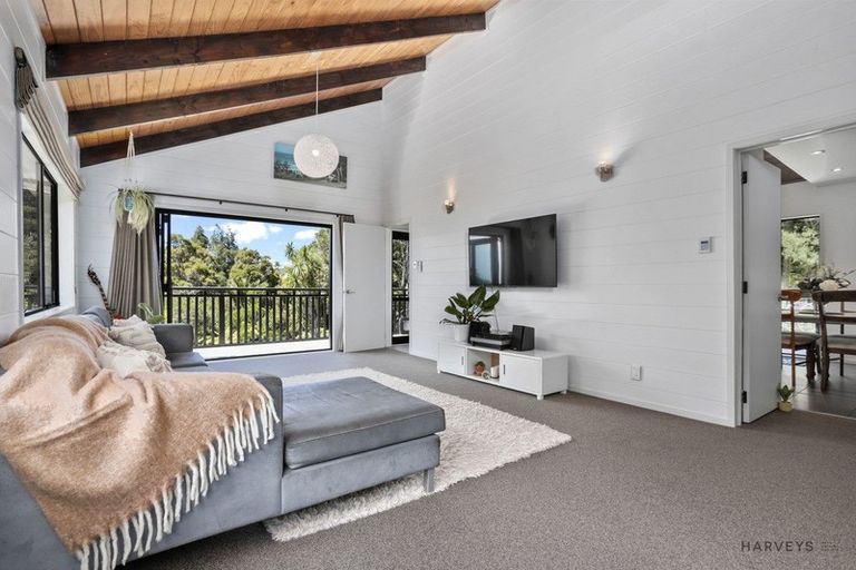 Photo of property in 12 Rimu Road, Oratia, Auckland, 0604