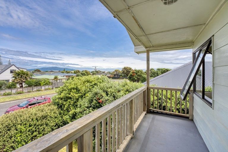 Photo of property in 13 Reeves Street, Waikanae Beach, Waikanae, 5036