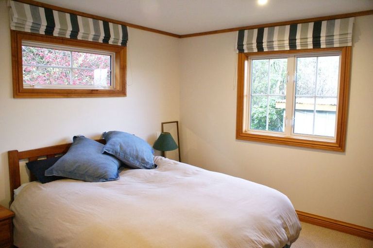 Photo of property in 33 Cornwall Road, Lyttelton, 8082