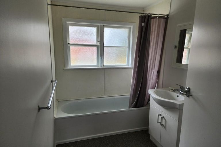 Photo of property in 2/8 Ararino Street, Trentham, Upper Hutt, 5018