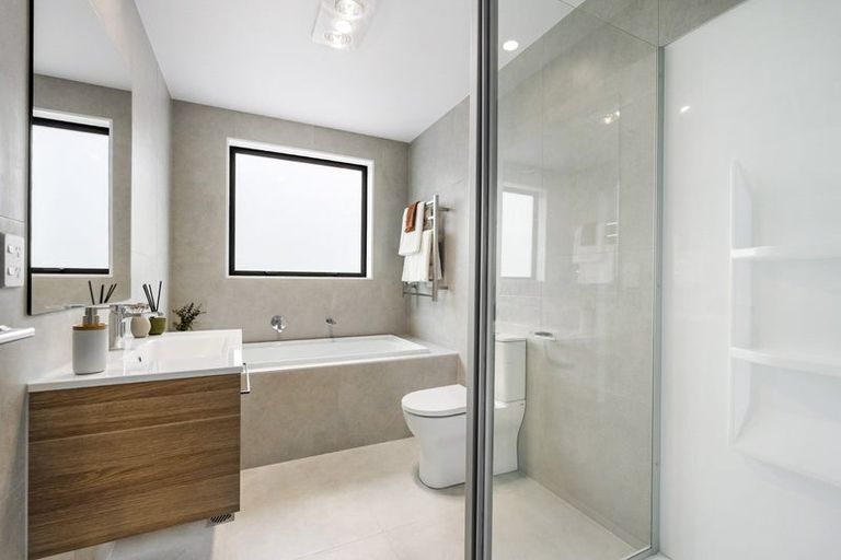 Photo of property in 6 Waka Moana Drive, Hobsonville, 0616