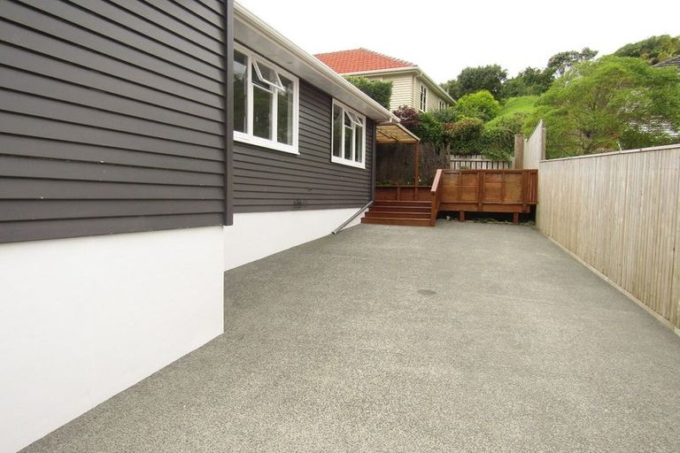 Photo of property in 118b Newlands Road, Newlands, Wellington, 6037