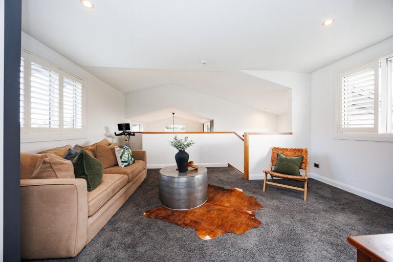 Photo of property in 5 Fairway Grove, Hokowhitu, Palmerston North, 4410