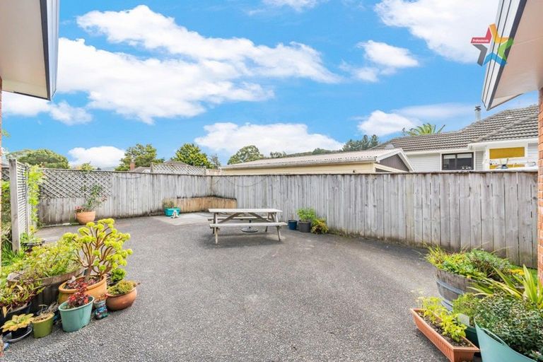 Photo of property in 5 Maru Street, Stokes Valley, Lower Hutt, 5019