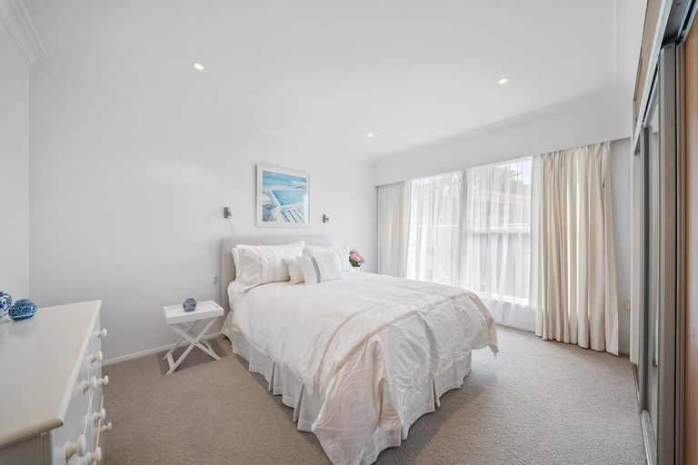 Photo of property in 10 Alf Walker Place, Papakura, 2110