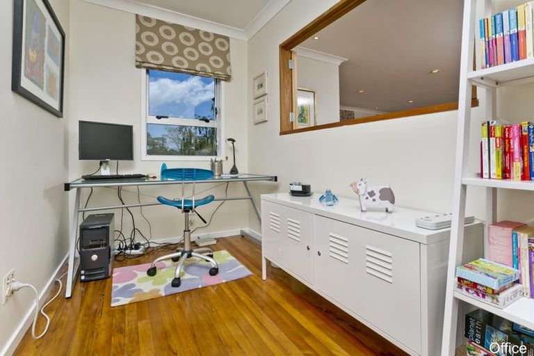 Photo of property in 49 Weatherly Road, Torbay, Auckland, 0630