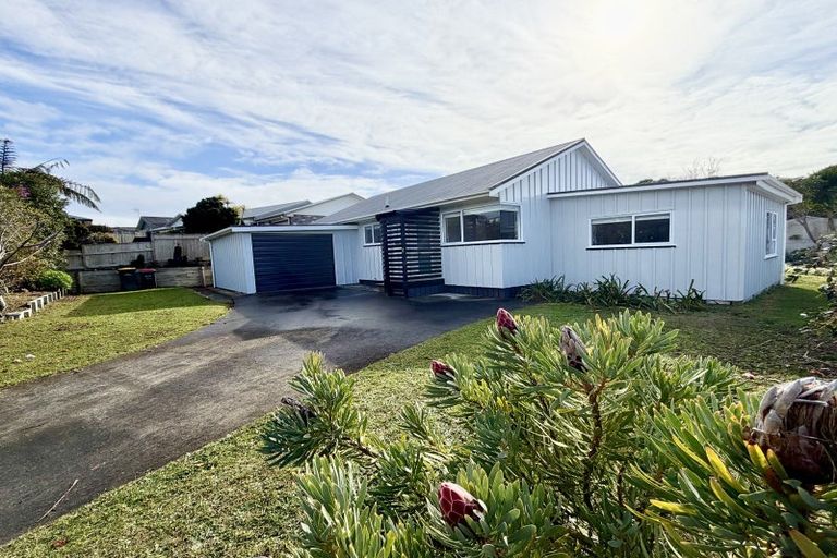 Photo of property in 8 Fantome Place, Whalers Gate, New Plymouth, 4310