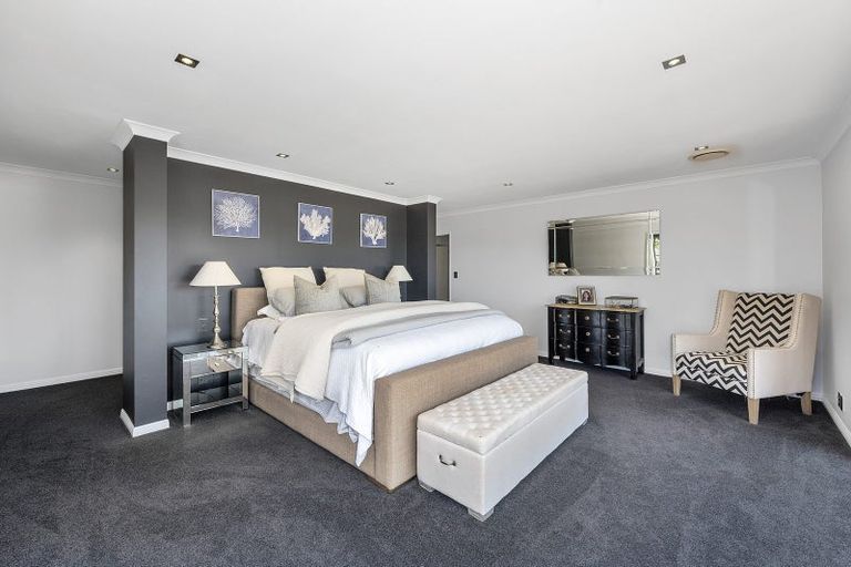 Photo of property in 12a Wainoni Heights, Greenhithe, Auckland, 0632