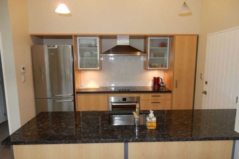 Photo of property in 2/43 Main Road, Redcliffs, Christchurch, 8081