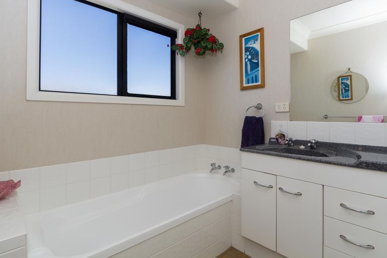 Photo of property in 1 Bree Court, Papamoa Beach, Papamoa, 3118