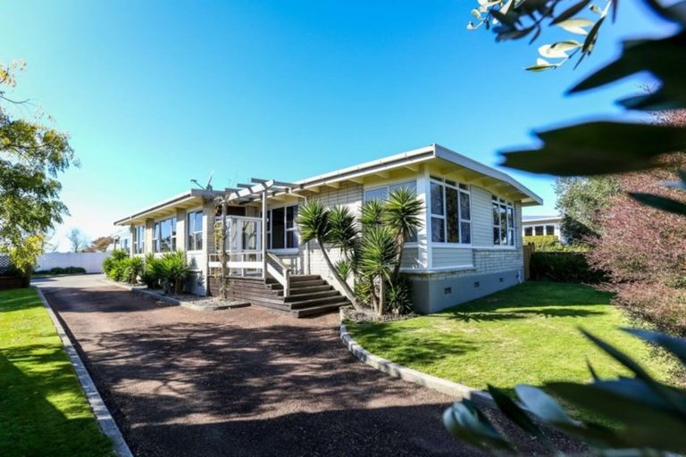 Photo of property in 41 Nevada Drive, Merrilands, New Plymouth, 4312