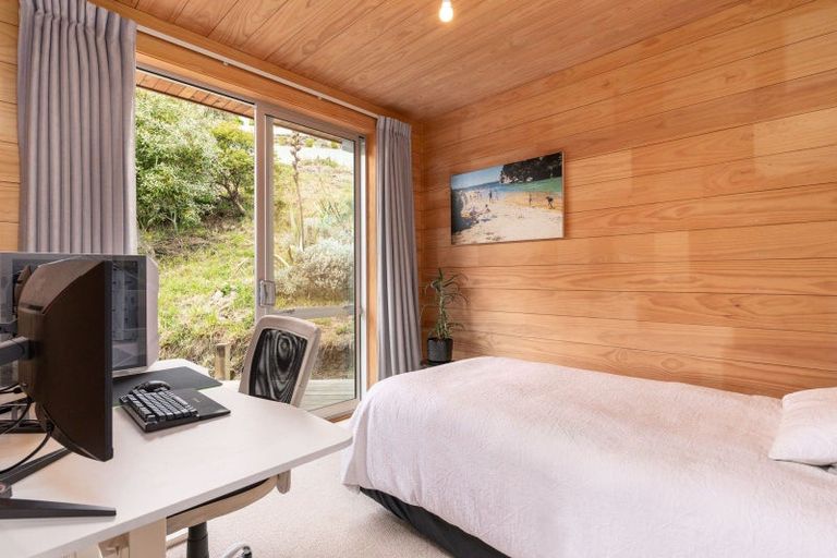 Photo of property in 5 Rifleman Lane, Redcliffs, Christchurch, 8081