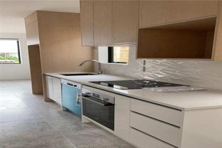 Photo of property in 5/1 Sylvan Crescent, Te Atatu South, Auckland, 0610